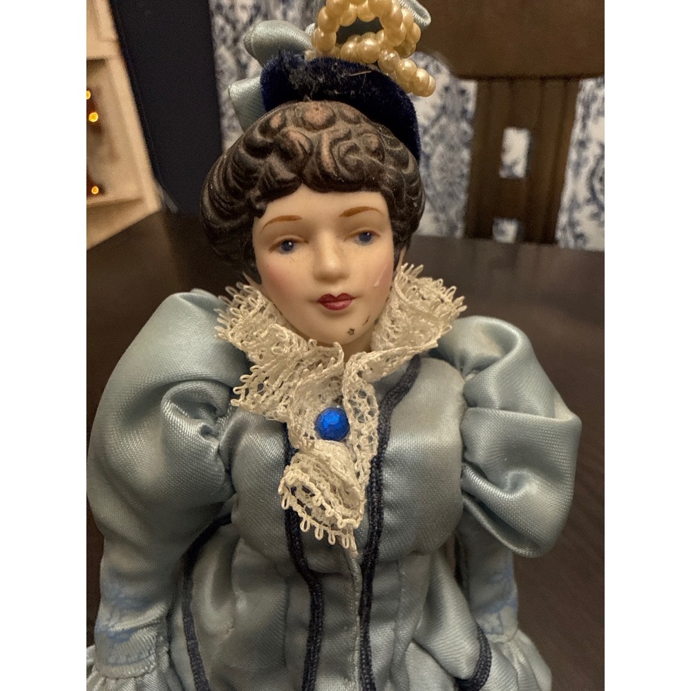 Vintage 1987 Avon Porcelain Doll Blue Velvet Skirt‎ Satin Jacket Victorian Style